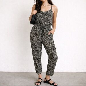 American Eagle Navy Paisley‎ Jumpsuit Size Medium Spaghetti Strap Boho